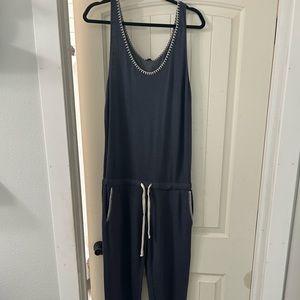 Monrow size Lg jumper.  New with tags gray in color